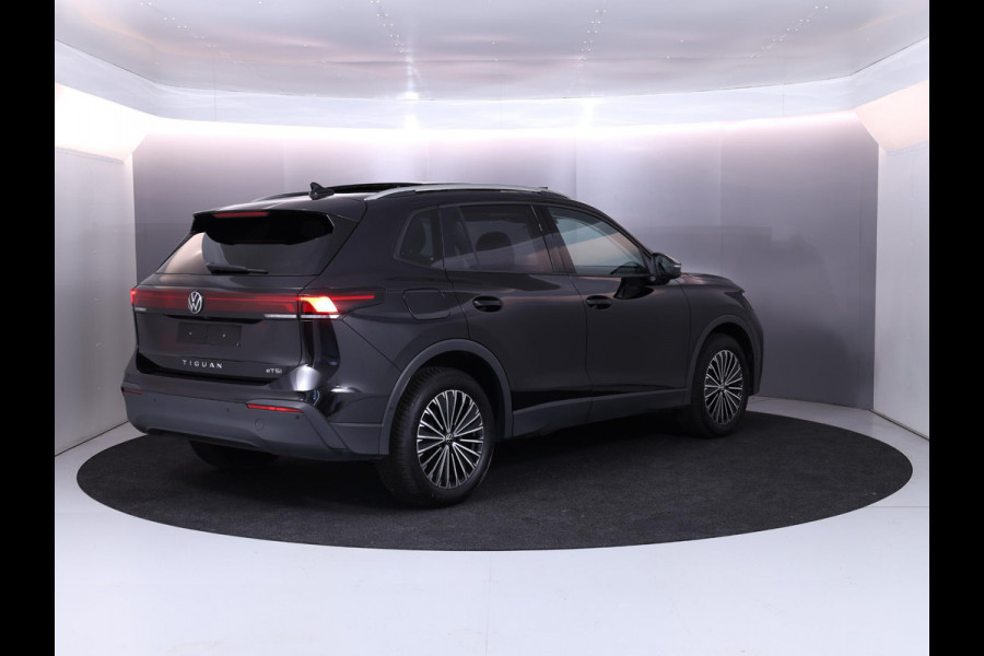 Volkswagen Tiguan 1.5 eTSI Life Edition 130 pk Automaat (DSG) | Verlengde garantie | Navigatie | Panoramadak | Elektr. trekhaak | Parkeersensoren (Park assist) | Achteruitrijcamera |