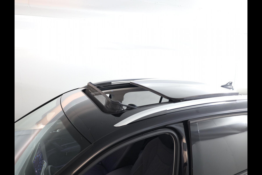 Volkswagen Tiguan 1.5 eTSI Life Edition 130 pk Automaat (DSG) | Verlengde garantie | Navigatie | Panoramadak | Elektr. trekhaak | Parkeersensoren (Park assist) | Achteruitrijcamera |