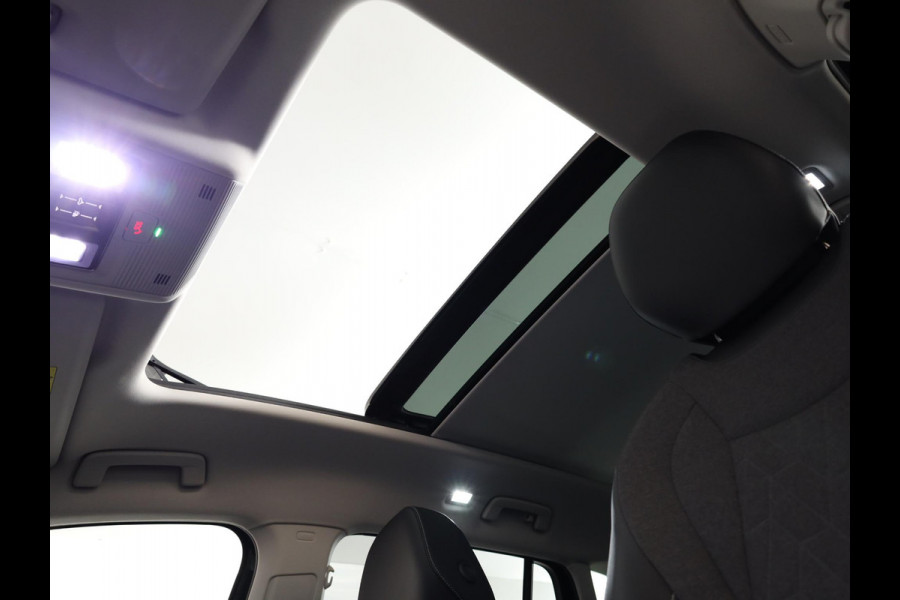 Volkswagen Tiguan 1.5 eTSI Life Edition 130 pk Automaat (DSG) | Verlengde garantie | Navigatie | Panoramadak | Elektr. trekhaak | Parkeersensoren (Park assist) | Achteruitrijcamera |