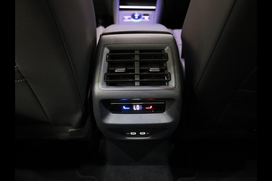 Volkswagen Tiguan 1.5 eTSI Life Edition 130 pk Automaat (DSG) | Verlengde garantie | Navigatie | Panoramadak | Elektr. trekhaak | Parkeersensoren (Park assist) | Achteruitrijcamera |