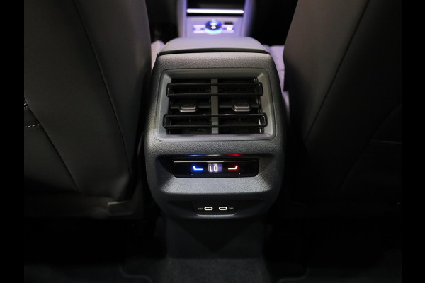 Volkswagen Tiguan 1.5 eTSI Life Edition 130 pk Automaat (DSG) | Verlengde garantie | Navigatie | Panoramadak | Elektr. trekhaak | Parkeersensoren (Park assist) | Achteruitrijcamera |