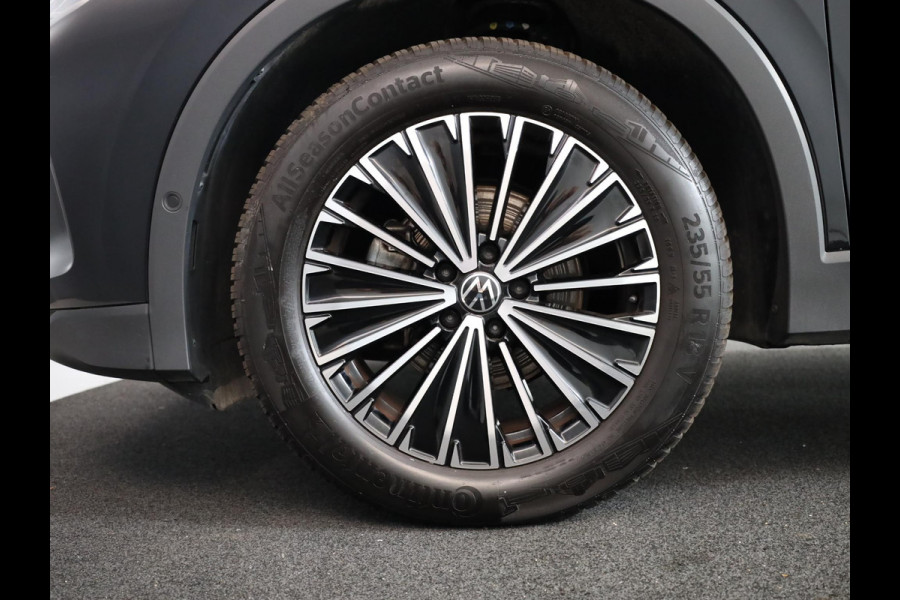 Volkswagen Tiguan 1.5 eTSI Life Edition 130 pk Automaat (DSG) | Verlengde garantie | Navigatie | Panoramadak | Elektr. trekhaak | Parkeersensoren (Park assist) | Achteruitrijcamera |