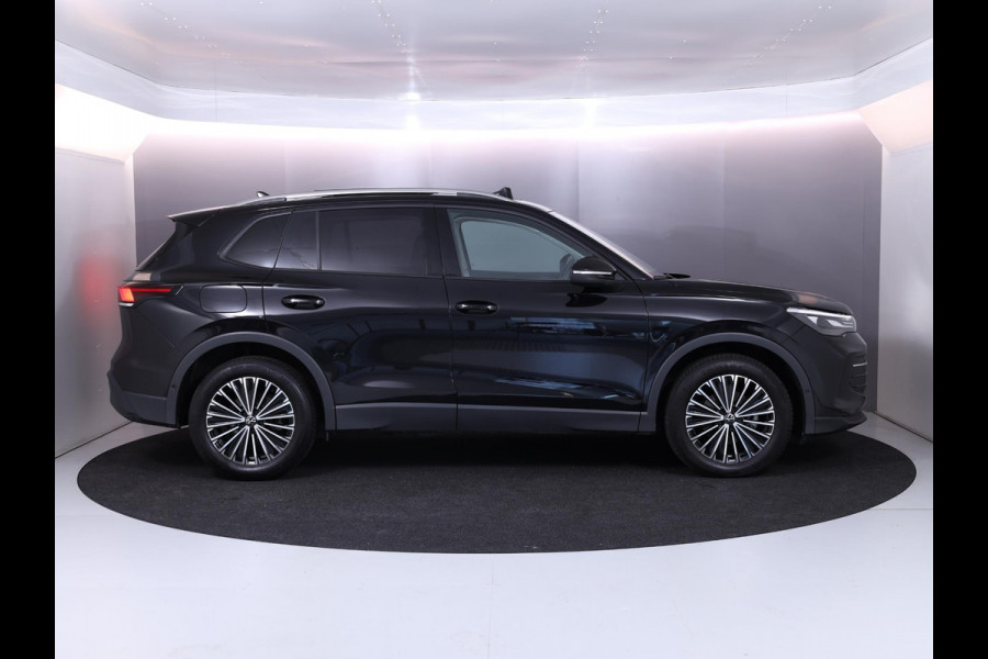 Volkswagen Tiguan 1.5 eTSI Life Edition 130 pk Automaat (DSG) | Verlengde garantie | Navigatie | Panoramadak | Elektr. trekhaak | Parkeersensoren (Park assist) | Achteruitrijcamera |