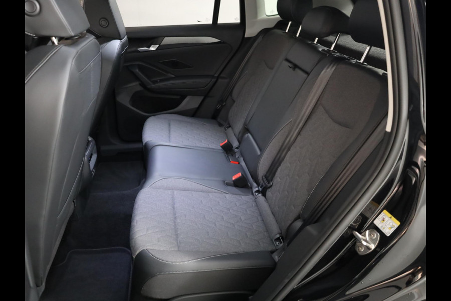 Volkswagen Tiguan 1.5 eTSI Life Edition 130 pk Automaat (DSG) | Verlengde garantie | Navigatie | Panoramadak | Elektr. trekhaak | Parkeersensoren (Park assist) | Achteruitrijcamera |