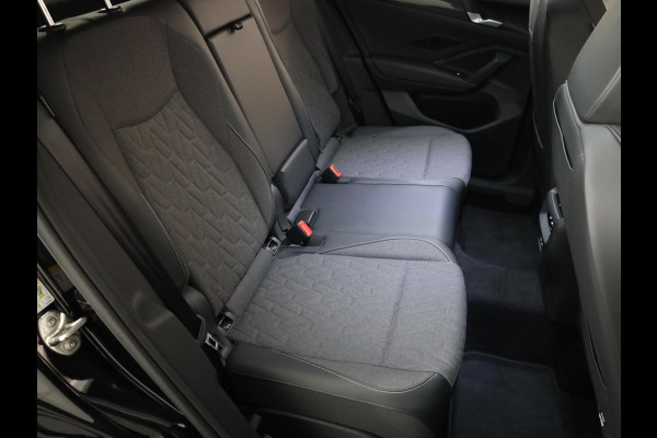 Volkswagen Tiguan 1.5 eTSI Life Edition 130 pk Automaat (DSG) | Verlengde garantie | Navigatie | Panoramadak | Elektr. trekhaak | Parkeersensoren (Park assist) | Achteruitrijcamera |