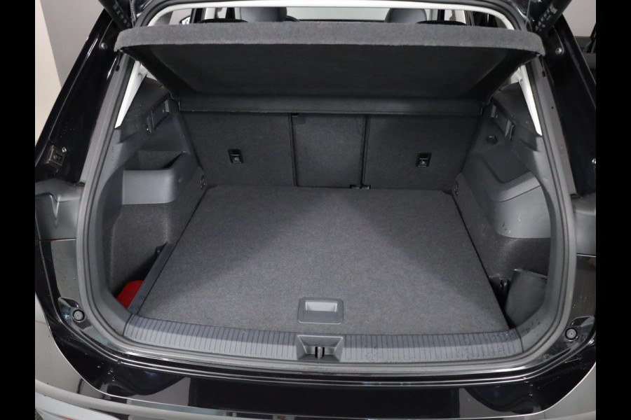 Volkswagen Tiguan 1.5 eTSI Life Edition 130 pk Automaat (DSG) | Verlengde garantie | Navigatie | Panoramadak | Elektr. trekhaak | Parkeersensoren (Park assist) | Achteruitrijcamera |