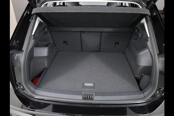 Volkswagen Tiguan 1.5 eTSI Life Edition 130 pk Automaat (DSG) | Verlengde garantie | Navigatie | Panoramadak | Elektr. trekhaak | Parkeersensoren (Park assist) | Achteruitrijcamera |