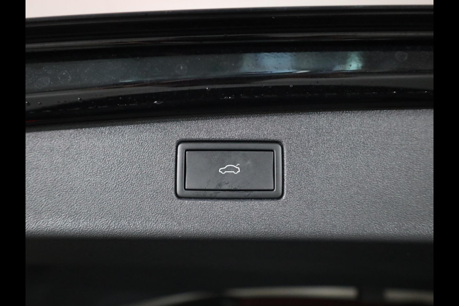 Volkswagen Tiguan 1.5 eTSI Life Edition 130 pk Automaat (DSG) | Verlengde garantie | Navigatie | Panoramadak | Elektr. trekhaak | Parkeersensoren (Park assist) | Achteruitrijcamera |