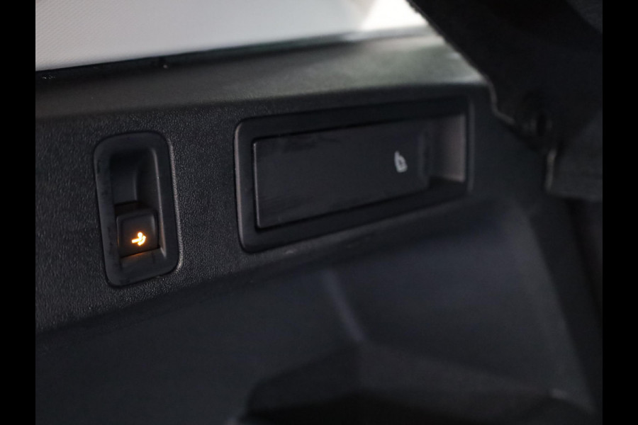 Volkswagen Tiguan 1.5 eTSI Life Edition 130 pk Automaat (DSG) | Verlengde garantie | Navigatie | Panoramadak | Elektr. trekhaak | Parkeersensoren (Park assist) | Achteruitrijcamera |