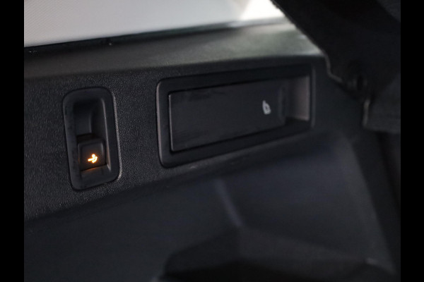 Volkswagen Tiguan 1.5 eTSI Life Edition 130 pk Automaat (DSG) | Verlengde garantie | Navigatie | Panoramadak | Elektr. trekhaak | Parkeersensoren (Park assist) | Achteruitrijcamera |