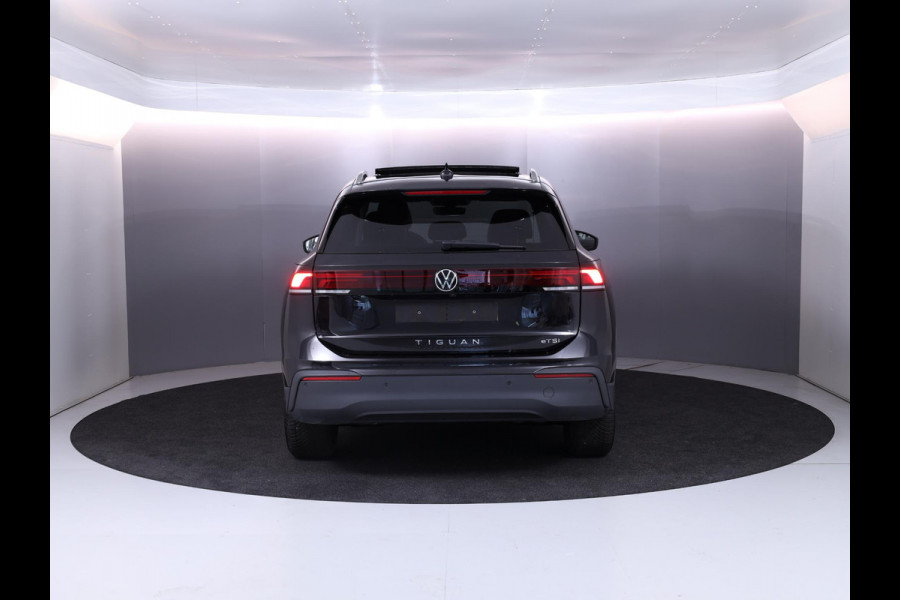 Volkswagen Tiguan 1.5 eTSI Life Edition 130 pk Automaat (DSG) | Verlengde garantie | Navigatie | Panoramadak | Elektr. trekhaak | Parkeersensoren (Park assist) | Achteruitrijcamera |