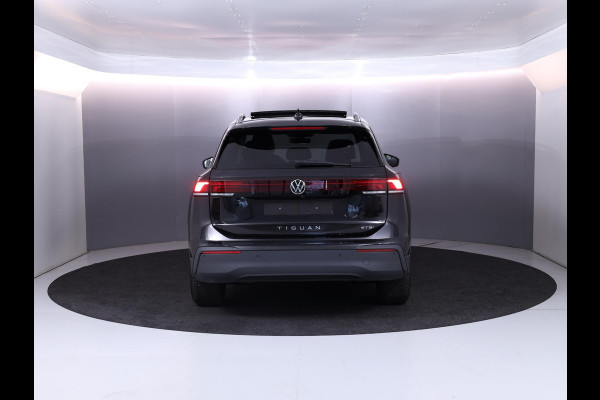 Volkswagen Tiguan 1.5 eTSI Life Edition 130 pk Automaat (DSG) | Verlengde garantie | Navigatie | Panoramadak | Elektr. trekhaak | Parkeersensoren (Park assist) | Achteruitrijcamera |