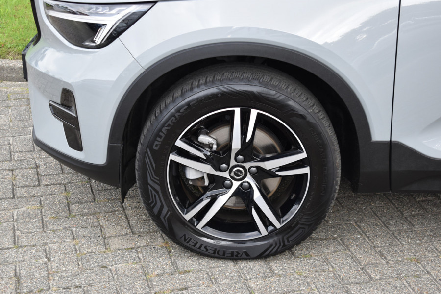 Volvo XC40 B4 211PK Plus Dark BLIS | ACC | Harman&Kardon | Keyless | Park Assist | Verwarmbare voorruit  | Trekhaak