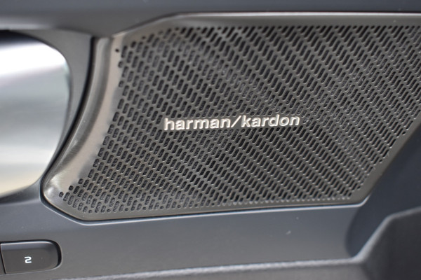 Volvo XC40 B4 211PK Plus Dark BLIS | ACC | Harman&Kardon | Keyless | Park Assist | Verwarmbare voorruit  | Trekhaak