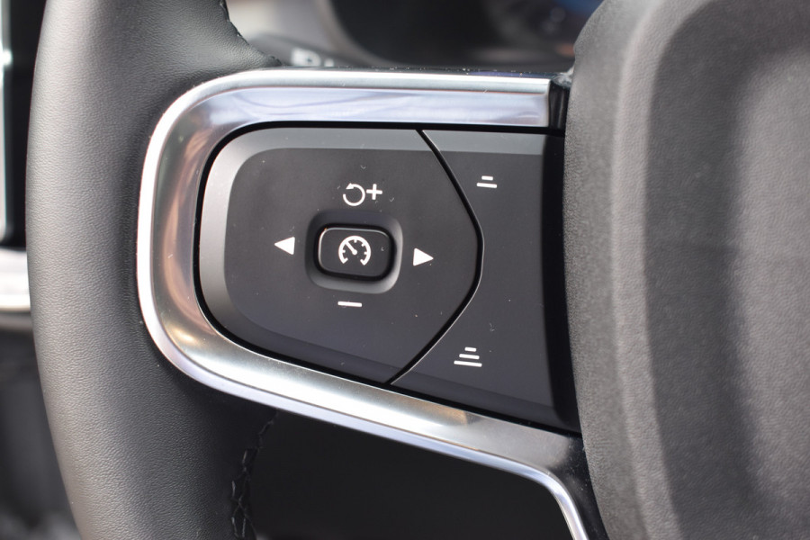 Volvo XC40 B4 211PK Plus Dark BLIS | ACC | Harman&Kardon | Keyless | Park Assist | Verwarmbare voorruit  | Trekhaak