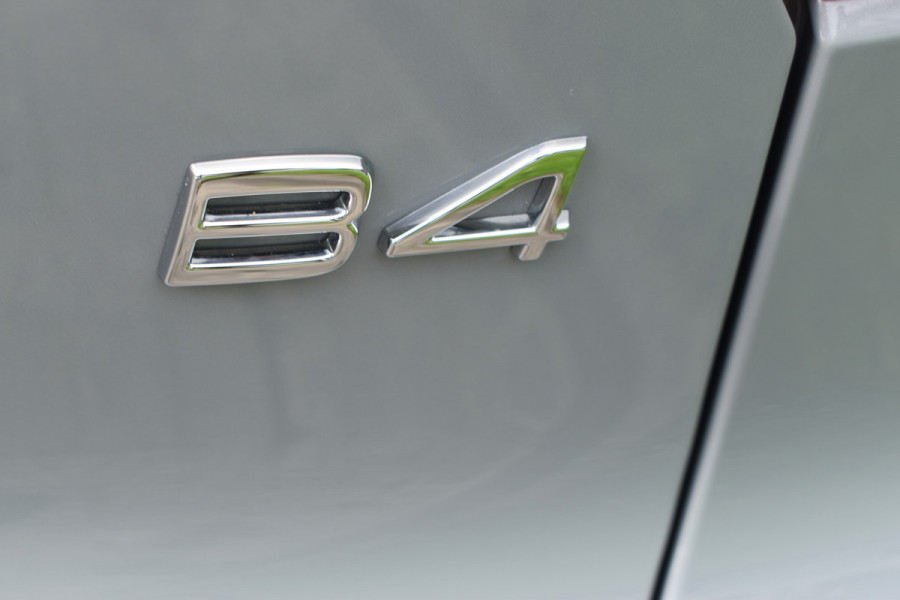 Volvo XC40 B4 211PK Plus Dark BLIS | ACC | Harman&Kardon | Keyless | Park Assist | Verwarmbare voorruit  | Trekhaak