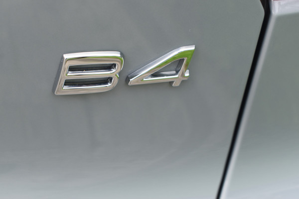 Volvo XC40 B4 211PK Plus Dark BLIS | ACC | Harman&Kardon | Keyless | Park Assist | Verwarmbare voorruit  | Trekhaak