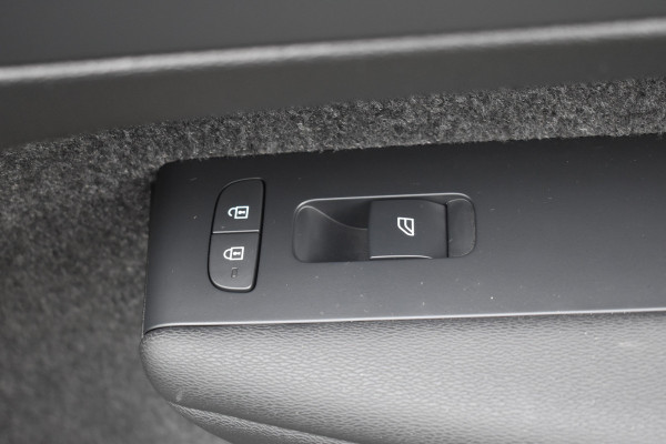 Volvo XC40 B4 211PK Plus Dark BLIS | ACC | Harman&Kardon | Keyless | Park Assist | Verwarmbare voorruit  | Trekhaak