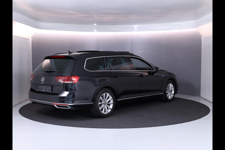 Volkswagen Passat Variant 1.4 TSI PHEV GTE Business 218 pk Automaat (DSG) | Navigatie | Panoramadak | Parkeersensoren | Achteruitrijcamera | Adaptieve cruise control | Stoelverwarming |