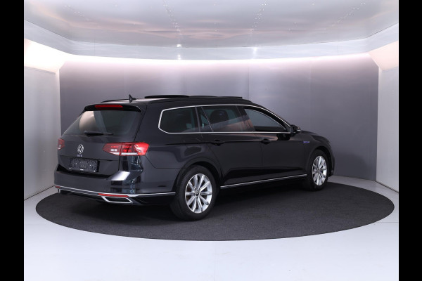 Volkswagen Passat Variant 1.4 TSI PHEV GTE Business 218 pk Automaat (DSG) | Navigatie | Panoramadak | Parkeersensoren | Achteruitrijcamera | Adaptieve cruise control | Stoelverwarming |