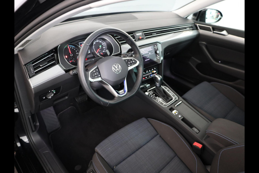 Volkswagen Passat Variant 1.4 TSI PHEV GTE Business 218 pk Automaat (DSG) | Navigatie | Panoramadak | Parkeersensoren | Achteruitrijcamera | Adaptieve cruise control | Stoelverwarming |