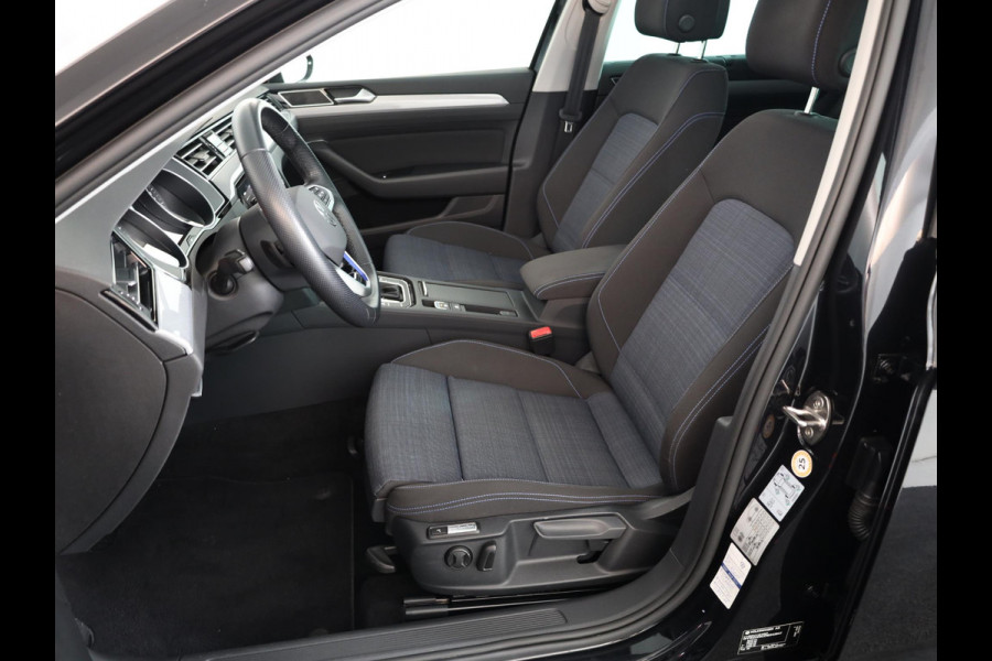 Volkswagen Passat Variant 1.4 TSI PHEV GTE Business 218 pk Automaat (DSG) | Navigatie | Panoramadak | Parkeersensoren | Achteruitrijcamera | Adaptieve cruise control | Stoelverwarming |