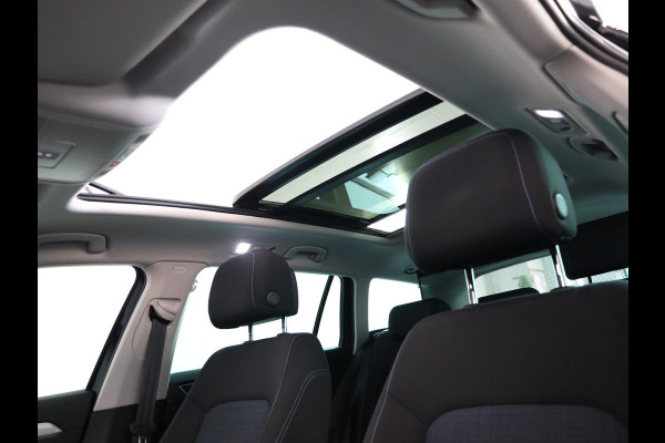 Volkswagen Passat Variant 1.4 TSI PHEV GTE Business 218 pk Automaat (DSG) | Navigatie | Panoramadak | Parkeersensoren | Achteruitrijcamera | Adaptieve cruise control | Stoelverwarming |