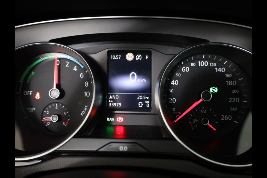 Volkswagen Passat Variant 1.4 TSI PHEV GTE Business 218 pk Automaat (DSG) | Navigatie | Panoramadak | Parkeersensoren | Achteruitrijcamera | Adaptieve cruise control | Stoelverwarming |