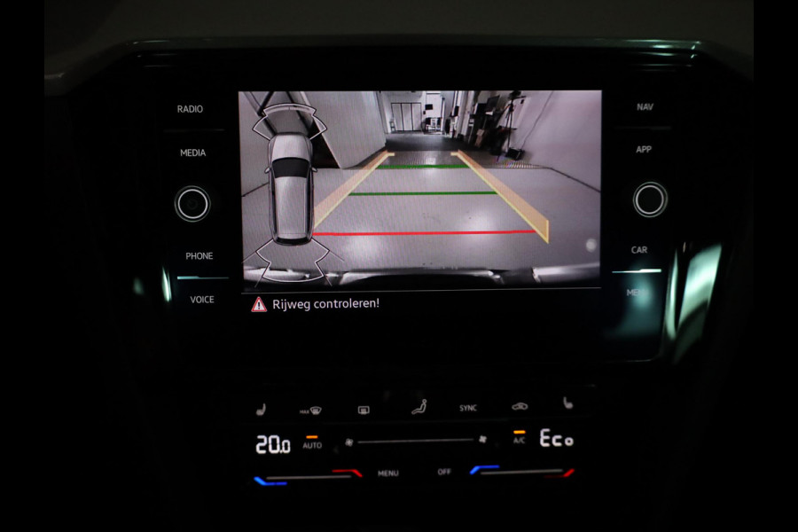 Volkswagen Passat Variant 1.4 TSI PHEV GTE Business 218 pk Automaat (DSG) | Navigatie | Panoramadak | Parkeersensoren | Achteruitrijcamera | Adaptieve cruise control | Stoelverwarming |