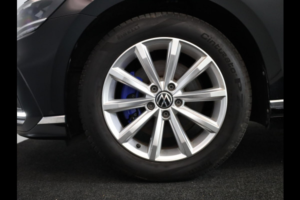 Volkswagen Passat Variant 1.4 TSI PHEV GTE Business 218 pk Automaat (DSG) | Navigatie | Panoramadak | Parkeersensoren | Achteruitrijcamera | Adaptieve cruise control | Stoelverwarming |