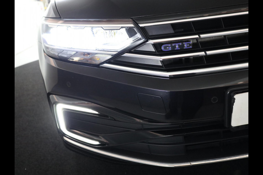 Volkswagen Passat Variant 1.4 TSI PHEV GTE Business 218 pk Automaat (DSG) | Navigatie | Panoramadak | Parkeersensoren | Achteruitrijcamera | Adaptieve cruise control | Stoelverwarming |