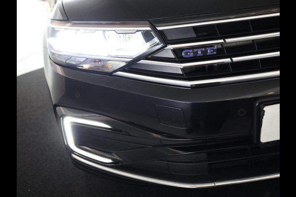 Volkswagen Passat Variant 1.4 TSI PHEV GTE Business 218 pk Automaat (DSG) | Navigatie | Panoramadak | Parkeersensoren | Achteruitrijcamera | Adaptieve cruise control | Stoelverwarming |
