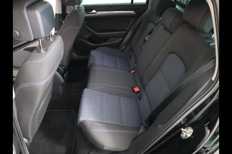 Volkswagen Passat Variant 1.4 TSI PHEV GTE Business 218 pk Automaat (DSG) | Navigatie | Panoramadak | Parkeersensoren | Achteruitrijcamera | Adaptieve cruise control | Stoelverwarming |