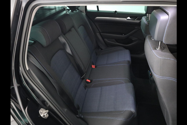 Volkswagen Passat Variant 1.4 TSI PHEV GTE Business 218 pk Automaat (DSG) | Navigatie | Panoramadak | Parkeersensoren | Achteruitrijcamera | Adaptieve cruise control | Stoelverwarming |
