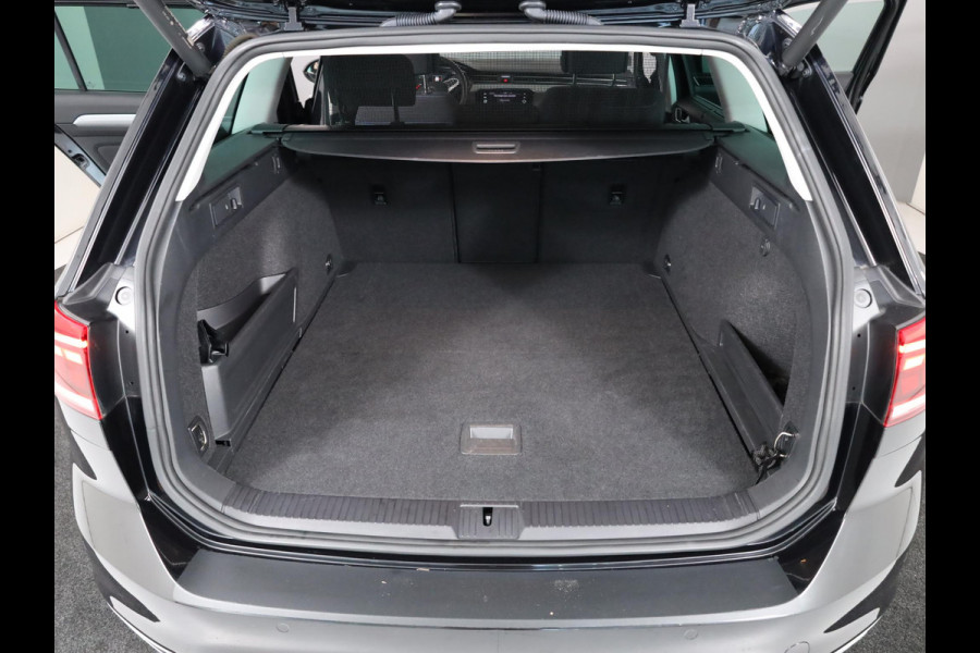 Volkswagen Passat Variant 1.4 TSI PHEV GTE Business 218 pk Automaat (DSG) | Navigatie | Panoramadak | Parkeersensoren | Achteruitrijcamera | Adaptieve cruise control | Stoelverwarming |