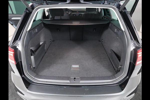 Volkswagen Passat Variant 1.4 TSI PHEV GTE Business 218 pk Automaat (DSG) | Navigatie | Panoramadak | Parkeersensoren | Achteruitrijcamera | Adaptieve cruise control | Stoelverwarming |