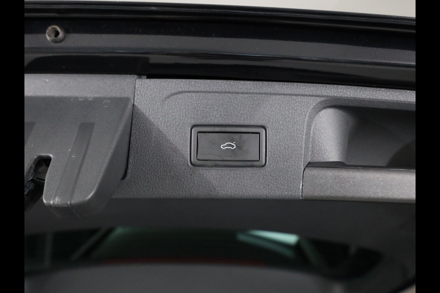 Volkswagen Passat Variant 1.4 TSI PHEV GTE Business 218 pk Automaat (DSG) | Navigatie | Panoramadak | Parkeersensoren | Achteruitrijcamera | Adaptieve cruise control | Stoelverwarming |