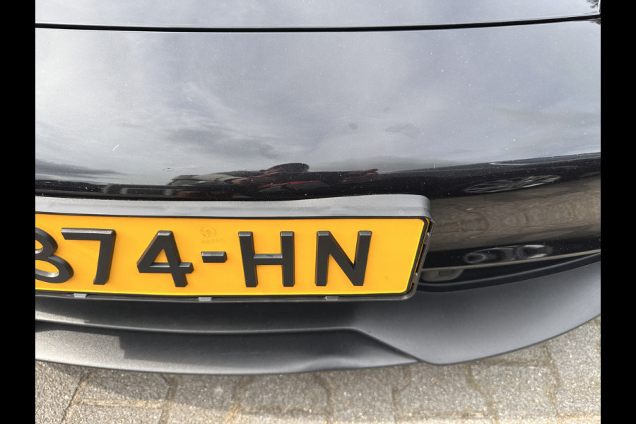 Porsche Taycan Performance 84 kWh [ 3-Fase ] (INCL-BTW) Aut * PANO | HEAT-PUMP | SPORTCHRONO-PACK | LEATHER-MICROFIBRE | FULL-LED | MEMORY-PACK | BOSE-AUDIO | AIR-SUSPENSION | BLINDSPOT | HEATED-SPORTSEATS | CAMERA | DAB+ | ECC | PDC |