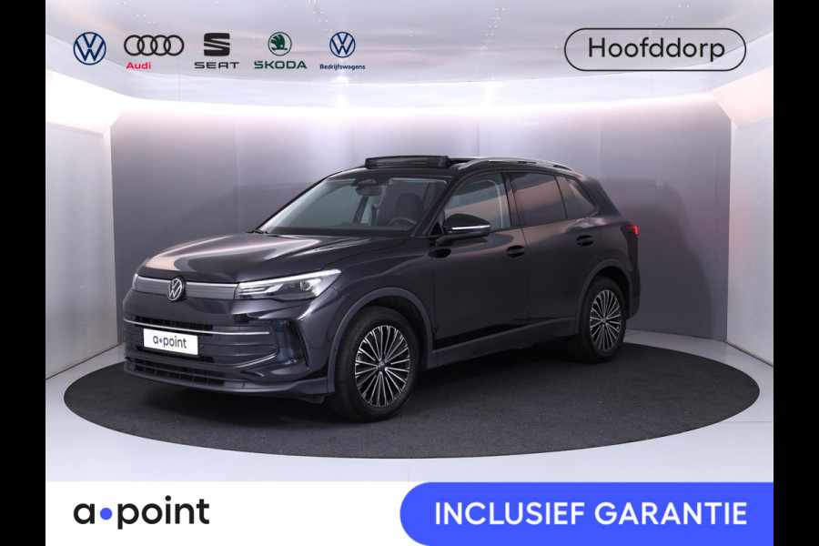 Volkswagen Tiguan 1.5 eTSI Life Edition 130 pk Automaat (DSG) | Verlengde garantie | Navigatie | Panoramadak | Elektr. trekhaak | Parkeersensoren (Park assist) | Achteruitrijcamera |