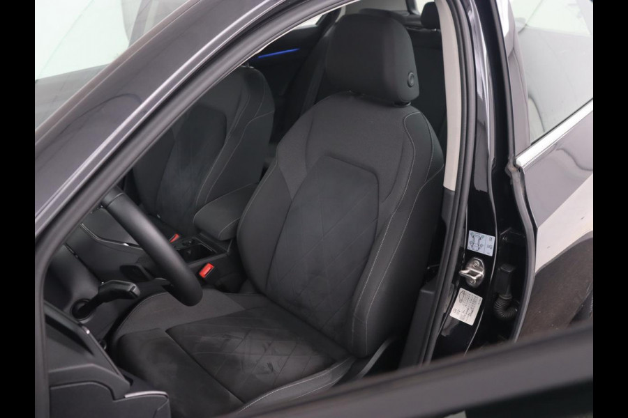 Volkswagen Golf 1.4 eHybrid Style | Head-Up | Trekhaak | Stoel & stuurverwarming | Massage | Adaptive cruise | Memory | Carplay | LED Plus | Navigatie | PHEV | Plug In