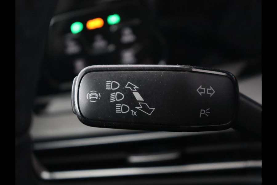 Volkswagen Golf 1.4 eHybrid Style | Head-Up | Trekhaak | Stoel & stuurverwarming | Massage | Adaptive cruise | Memory | Carplay | LED Plus | Navigatie | PHEV | Plug In