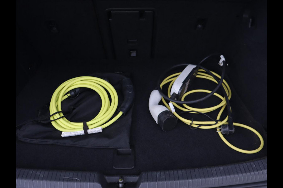 Volkswagen Golf 1.4 eHybrid Style | Head-Up | Trekhaak | Stoel & stuurverwarming | Massage | Adaptive cruise | Memory | Carplay | LED Plus | Navigatie | PHEV | Plug In