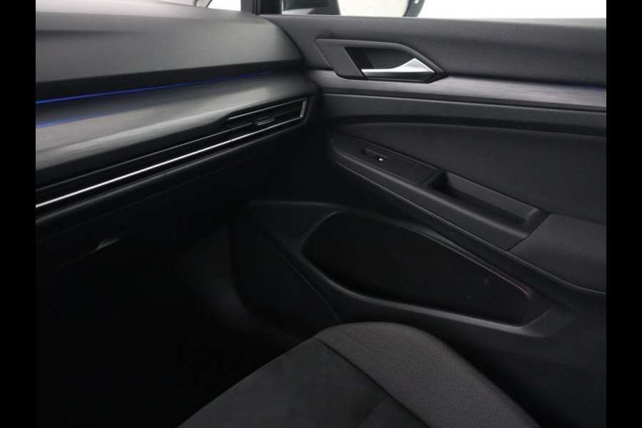 Volkswagen Golf 1.4 eHybrid Style | Head-Up | Trekhaak | Stoel & stuurverwarming | Massage | Adaptive cruise | Memory | Carplay | LED Plus | Navigatie | PHEV | Plug In