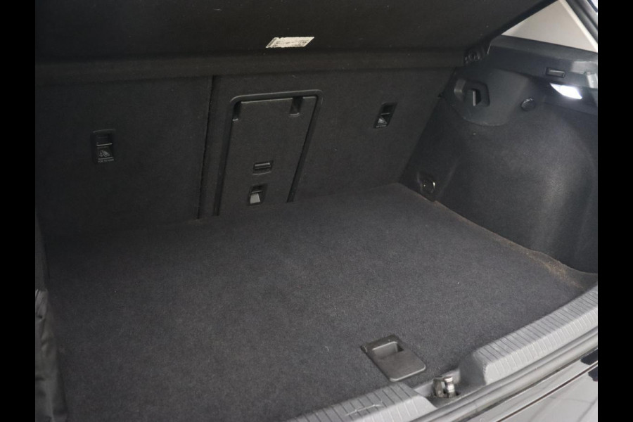 Volkswagen Golf 1.4 eHybrid Style | Head-Up | Trekhaak | Stoel & stuurverwarming | Massage | Adaptive cruise | Memory | Carplay | LED Plus | Navigatie | PHEV | Plug In