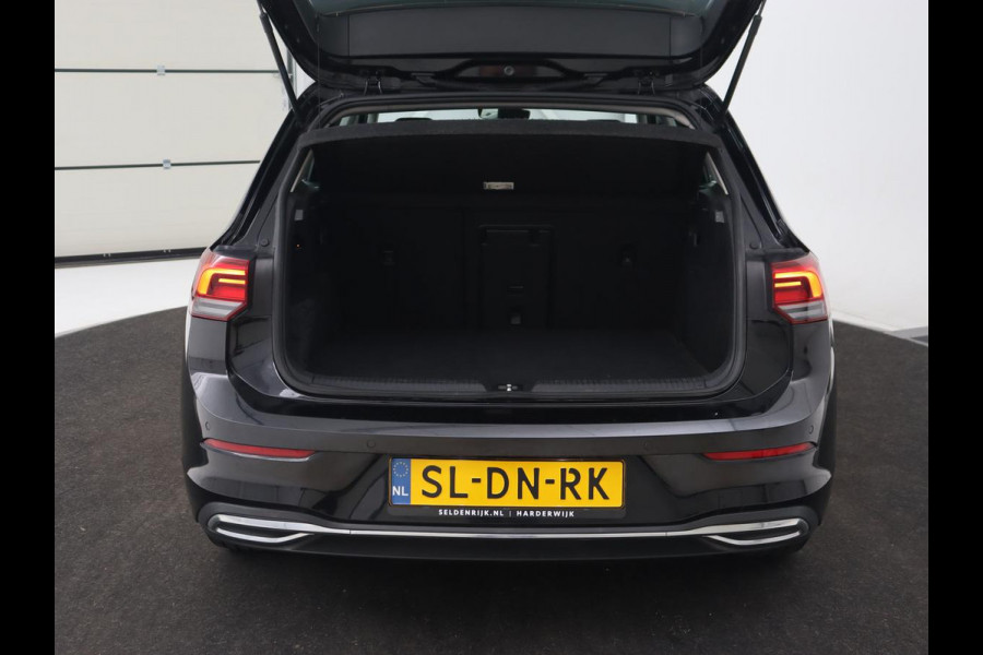 Volkswagen Golf 1.4 eHybrid Style | Head-Up | Trekhaak | Stoel & stuurverwarming | Massage | Adaptive cruise | Memory | Carplay | LED Plus | Navigatie | PHEV | Plug In