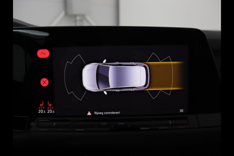 Volkswagen Golf 1.4 eHybrid GTE | Panoramadak | Stoel & stuurverwarming | Trekhaak | Adaptive cruise | Sfeerverlichting | LED Plus | Carplay | Sportstoelen | Navigatie | PHEV | Plug In