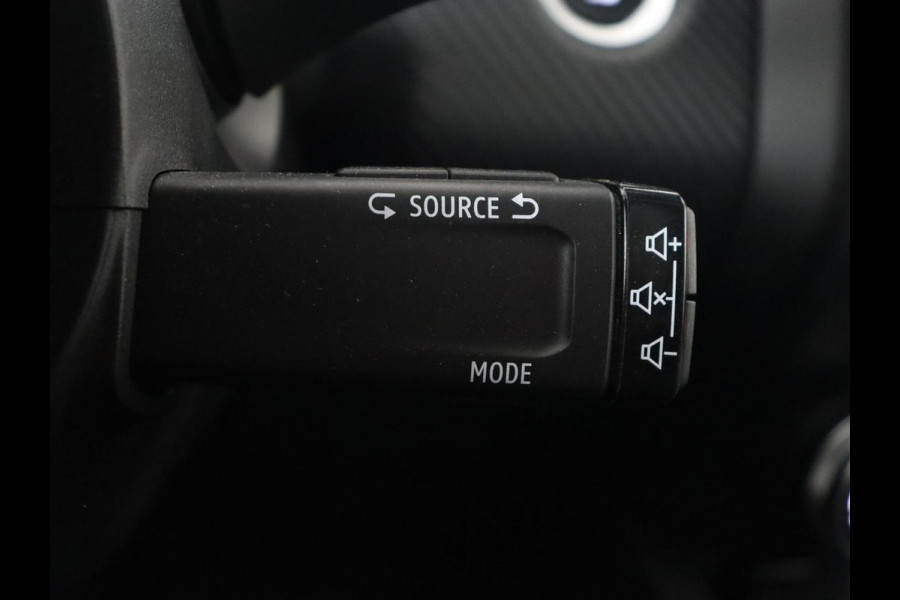 Renault Clio 1.3 TCe R.S. Line | Automaat | Stoelverwarming | 360 Camera | Sportstoelen | Carplay | Navigatie | Full LED | Keyless | Climate control | Cruise control