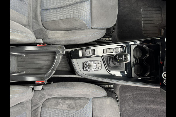 BMW X1 SDrive18i Dealeronderhouden Cruise control Climate control Navigatie M-pakket Parkeersensoren voor en achter