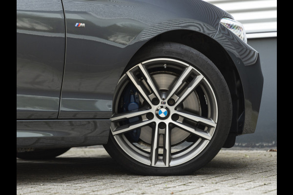 BMW 2 Serie Cabrio M240i xDrive - M-Performance Uitlaat - Harman Kardon - ACC - Camera