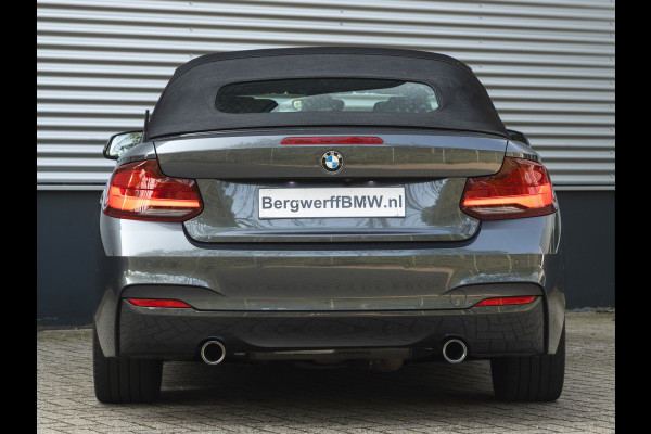 BMW 2 Serie Cabrio M240i xDrive - M-Performance Uitlaat - Harman Kardon - ACC - Camera